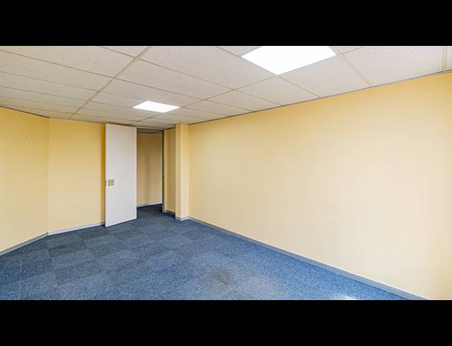 235M² OFFICE TO LET IN FERNDALE